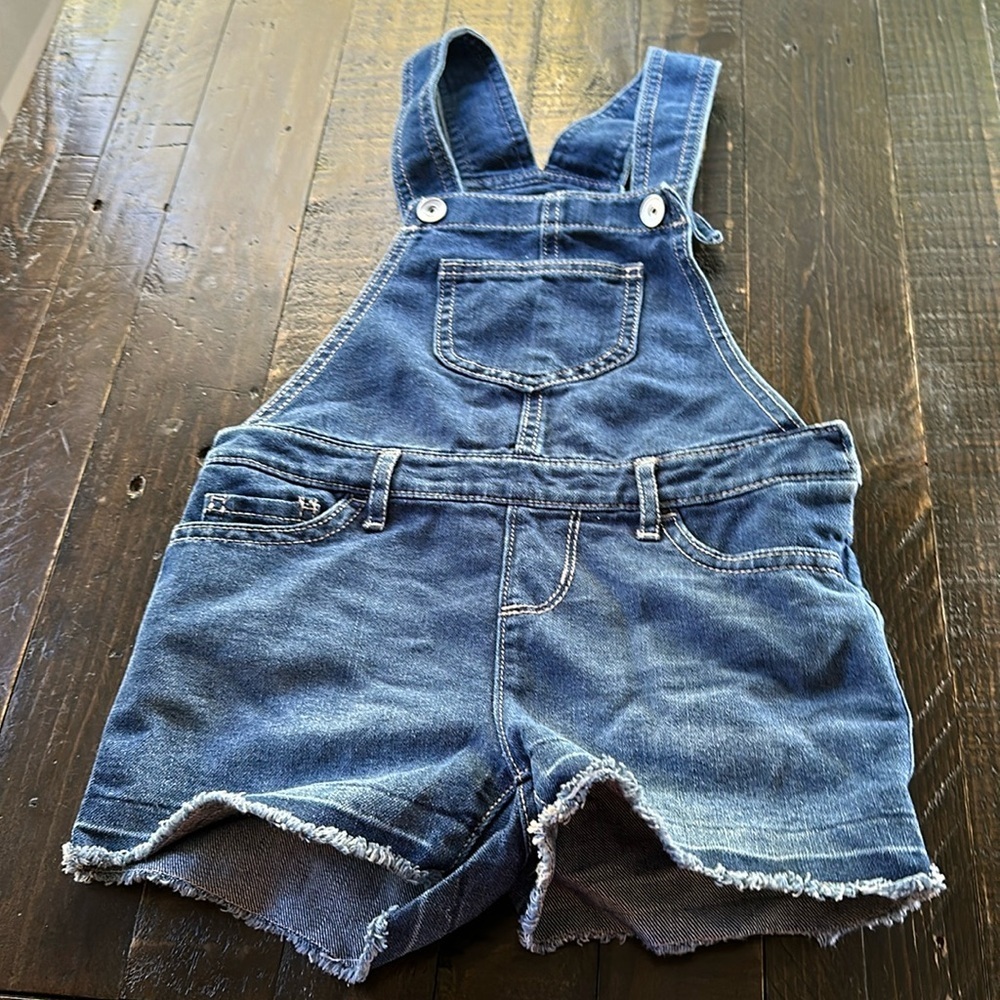 🍄Child’s place size 6 girls jumper/romper/shorts/denim overalls